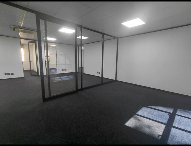 333M² OFFICE TO LET IN BRYANSTON